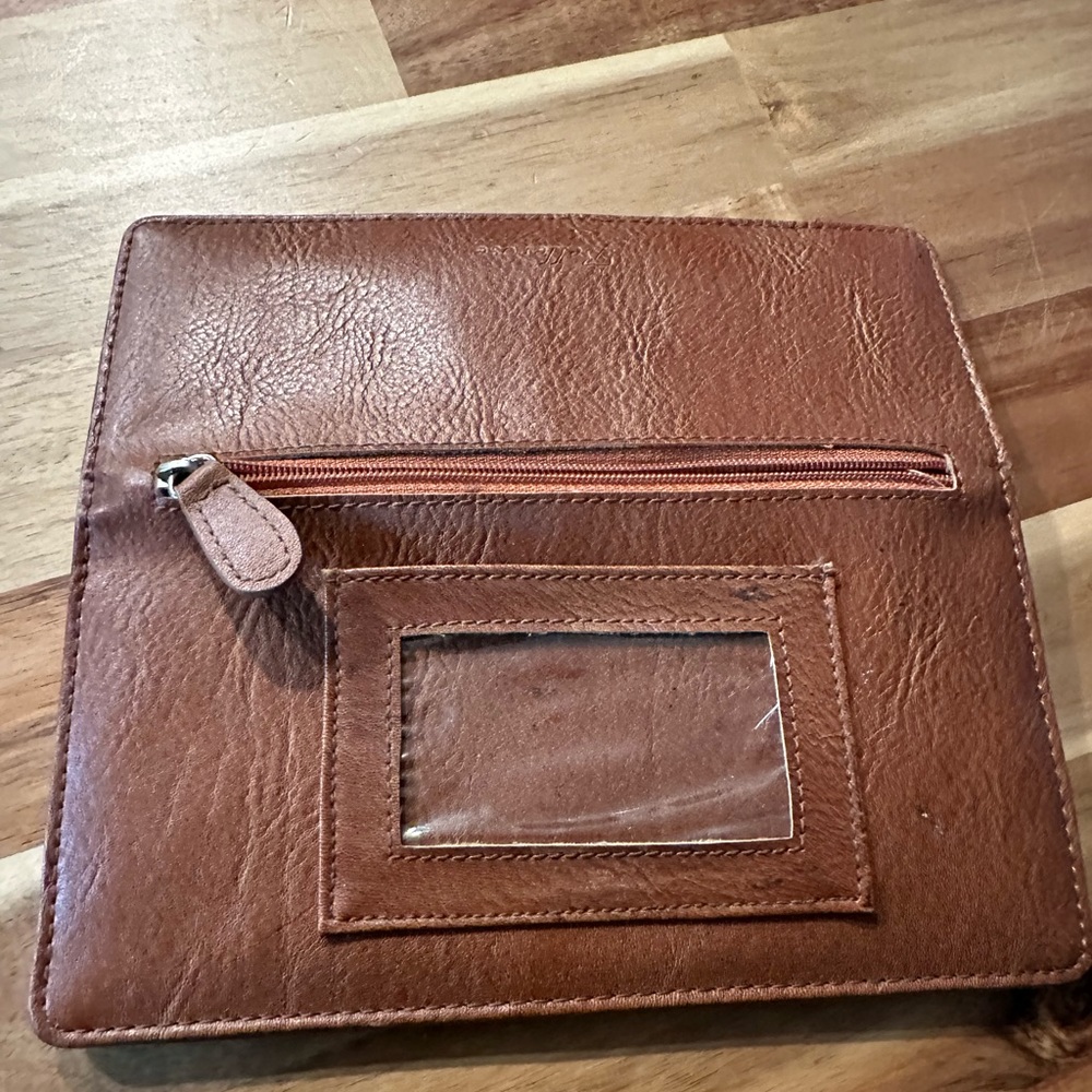 Bellerose Wallet| Beautiful Design - Picture 7 of 8